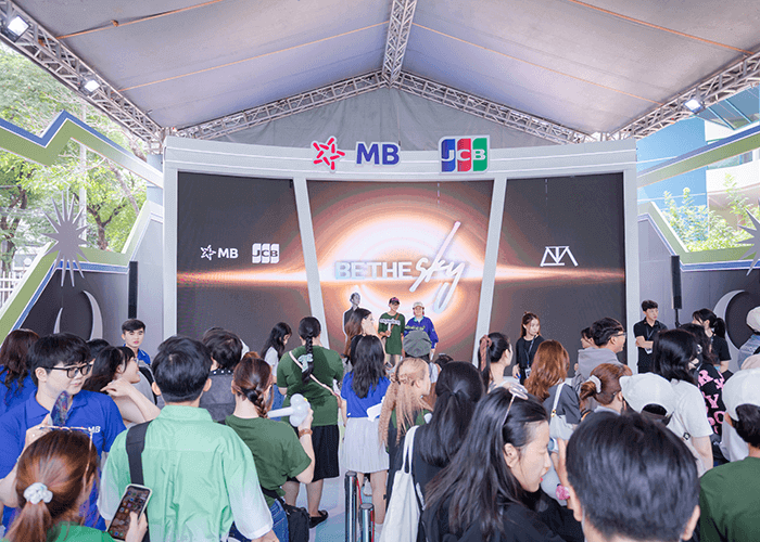 Fan hâm mộ truyền tải niềm hãnh diện háo hức trước 7-Minute Stage